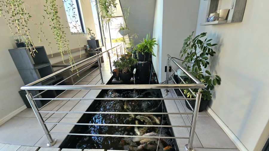 5 Bedroom Property for Sale in Sandy Point Beach Estate Western Cape